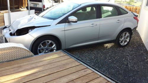 Salvge 2012 ford focus sel 2.0 automatic