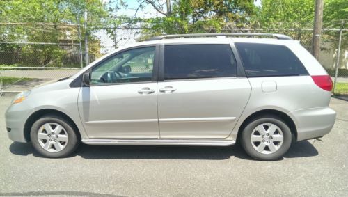 Toyota sienna 2006 le  with 41k low miles