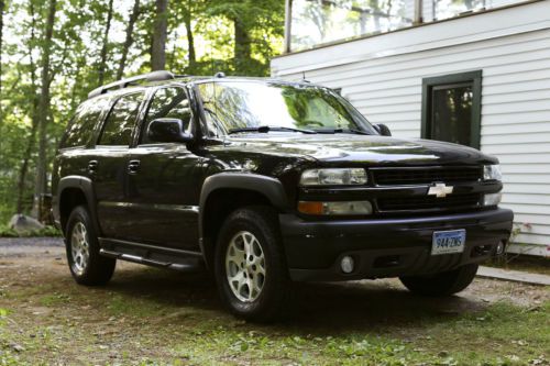 Low miles, black, beatiful condition,  fully loaded, 3rd row, dvd system, 4wd