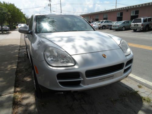 2004 porsche cayenne base suv, 4-door 3.2l, automatic, low miles, no accidents