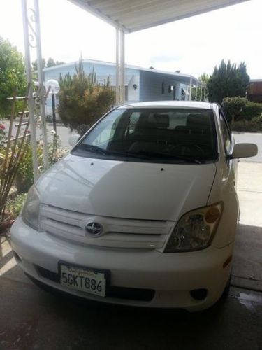 2004 scion xa base hatchback 5-door 1.5l