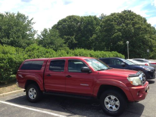 2005 toyota tacoma 4 door club cab,4x4 trd with custom cap