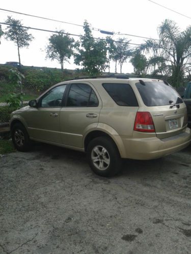 2003 gold kia sorento, needs a little attention