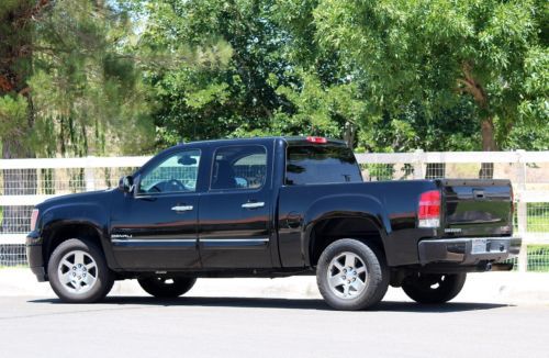 Black gmc denali base v8 crew cab 4door - pristine condition