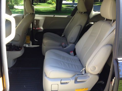 2013 toyota sienna xle mini passenger van 5-door 3.5l