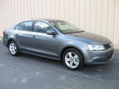 2014 vw jetta tdi diesel 45mpg clean bluetooth brand new iphone only 4,800 miles