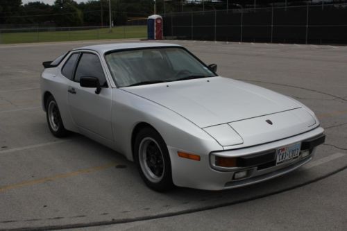 Porsche 944