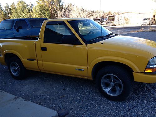 2003 chevrolet s10 base standard cab pickup 2-door 2.2l