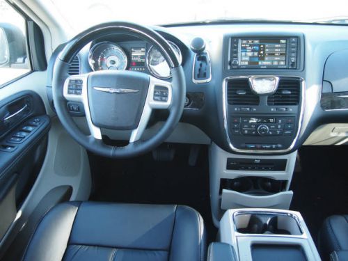 2014 chrysler town & country limited