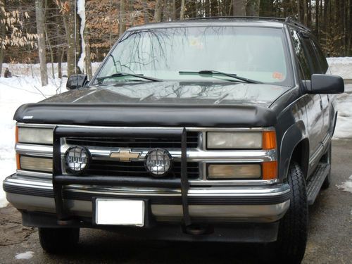 1999 chevy suburban k1500 ls , 4x4 , 4wd, 8 passenger - very nice