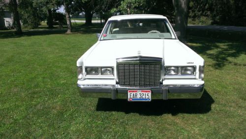 1985 Lincoln Town Car Signature Sedan 4-Door 5.0L, image 6