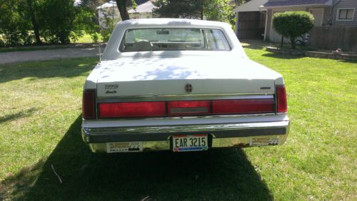 1985 Lincoln Town Car Signature Sedan 4-Door 5.0L, image 9