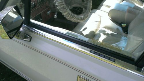 1985 Lincoln Town Car Signature Sedan 4-Door 5.0L, image 10