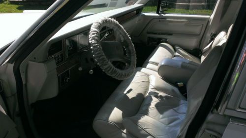 1985 Lincoln Town Car Signature Sedan 4-Door 5.0L, image 11