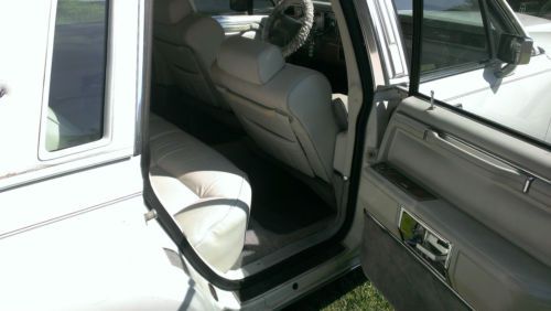 1985 Lincoln Town Car Signature Sedan 4-Door 5.0L, image 15