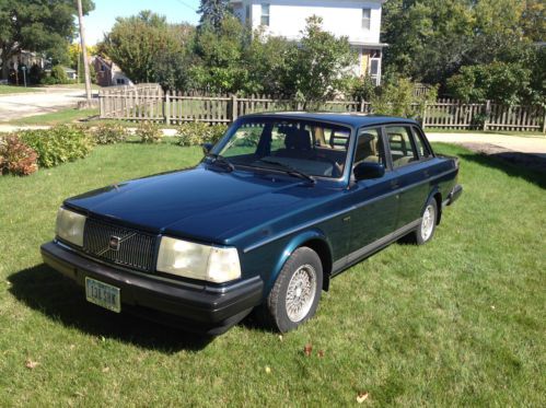 1993 volvo 240 classic limited edition $3999.00