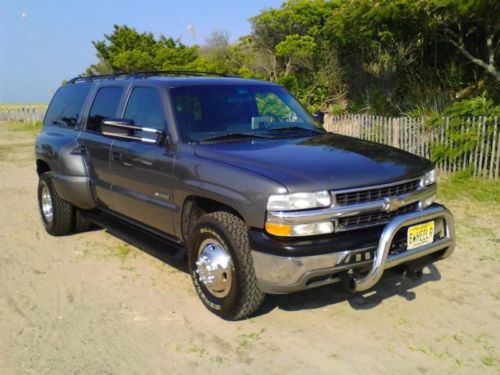 Dually suburban truck