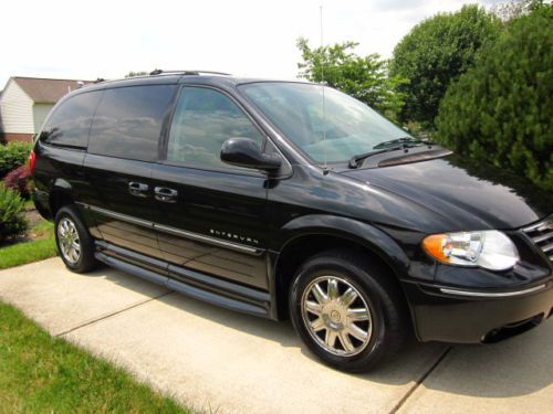 Handicap van-  2005 chrysler town &amp; country entervan