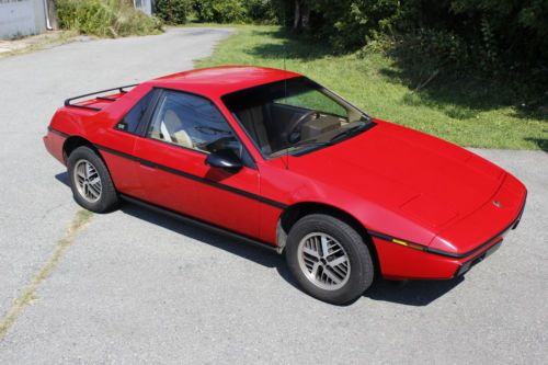 1984 pontiac fiero 2m4  se  super low miles- 8,232 , 1 owner