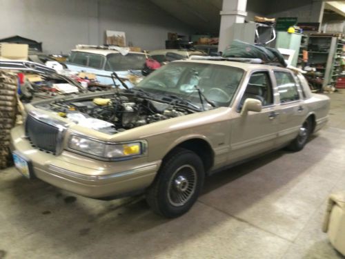 1996 lincoln town car executive sedan 4-door 4.6l