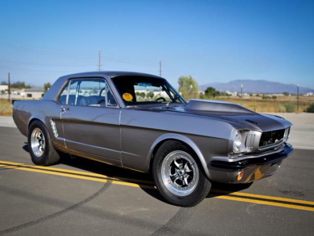 Ford mustang 427ci v8 supercharged