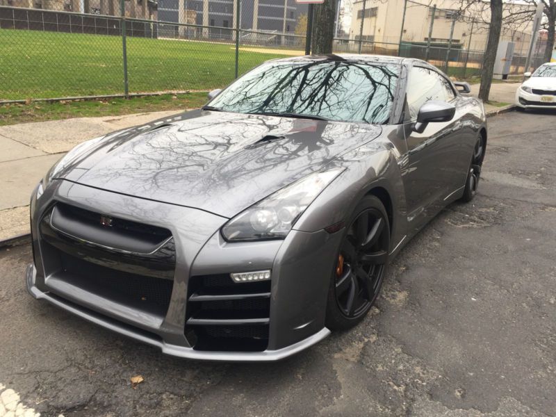 2010 nissan gt-r premium coupe 2-door