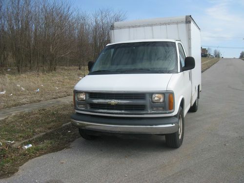 2001 gmc savana 1500 base standard cargo van 3-door 5.7l