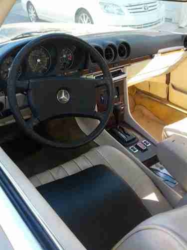 Mercedes Benz 1980 450-SL Sports Car 2 Door Conv.2 tops Color Beige Tan inside, image 5