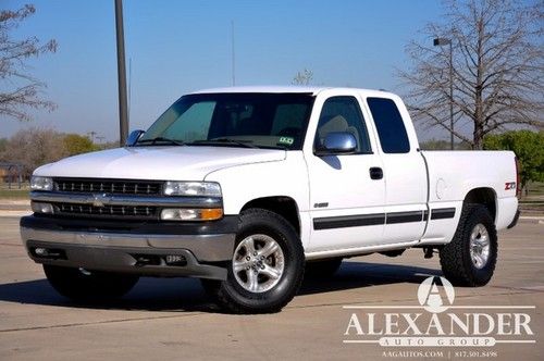 Z71 offroad package! just serviced! 2keys and manuals! towing package!  clean