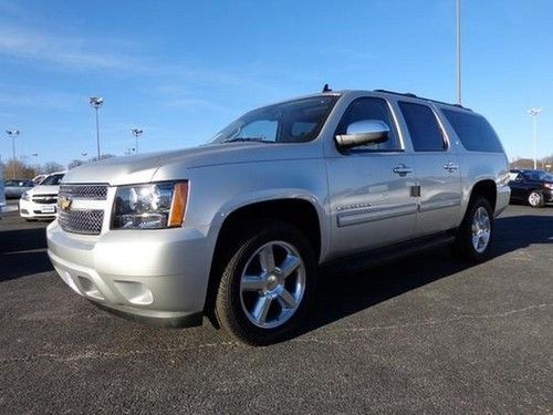 2013 suburban lt 4wd, 20-in alloys, sat radio, sunroof, 2.95% apr financing!