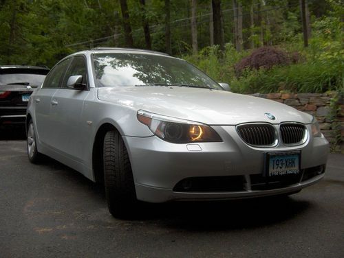 2007 bmw 530xi 6-speed sedan.  loaded.  perfect.