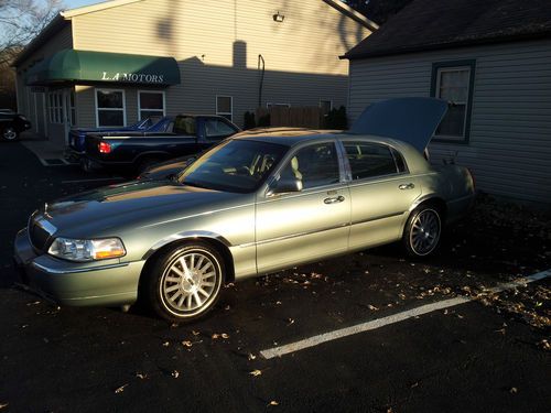 2003 lincoln town car signature sedan 4-door 4.6l