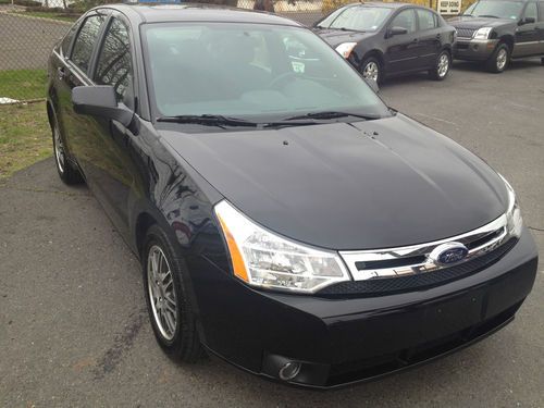 2010 ford focus se sedan 4-door 2.0l - super clean -  11k miles