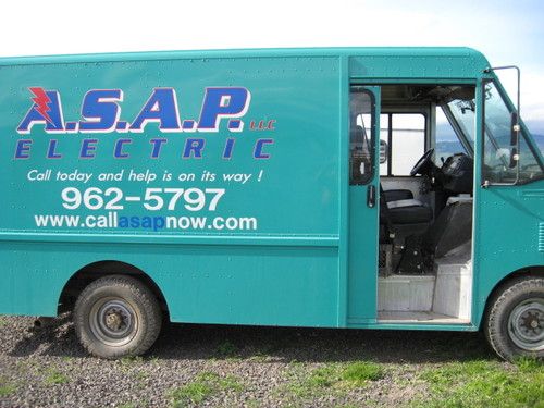 Ford utilimaster box truck-1 ton