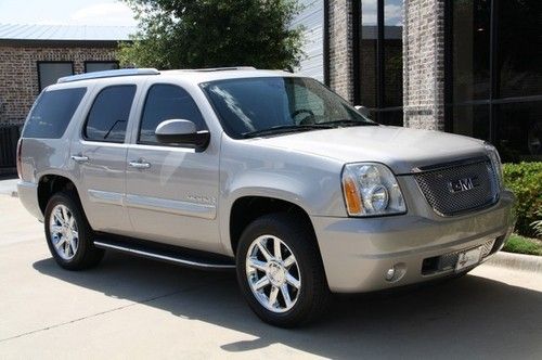 Navigation,rear dvd,quad seats,sunroof,chrome 20's,loaded &amp; very clean!!!