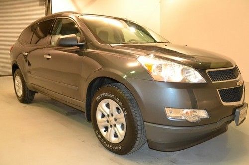 Chevy corvette traverse ls 4x4 v6 3.6l  heated leather 3rd row keyless 1 owner
