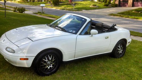 1996 mazda miata convertible 2-door 1.8l