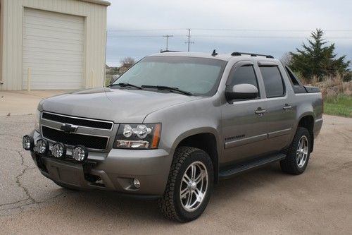 Chevy avalanche 4x4 lt2-many extras! *extended warranty*