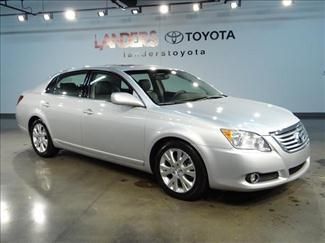 2008 silver avalon sun roof leather seats