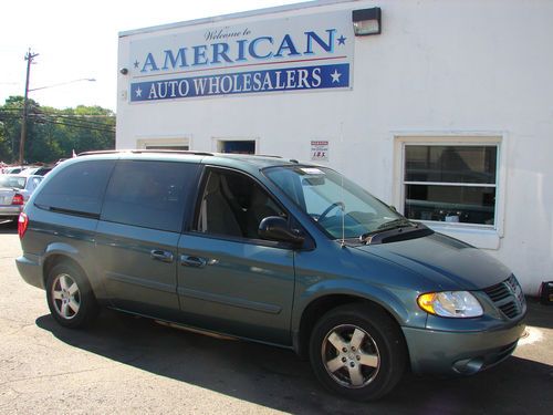 2006 dodge grand caravan sxt with handicap lift chair and wheelchair lift