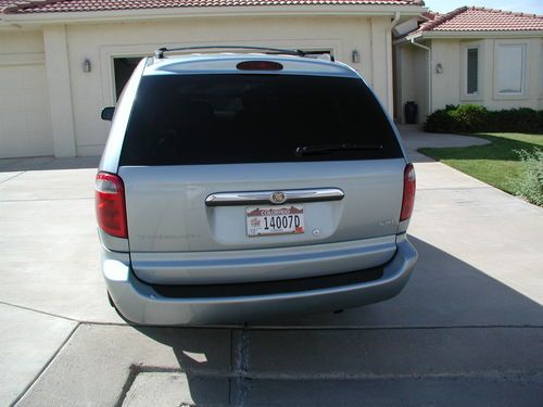 2003 Chrysler Town & Country, LXI, Butane Blue Pearl Coat, FWD, Well-equipped., image 3