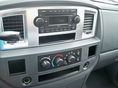 Ram! CrewCab! Magnum V8, Silver, Bedliner, 1 Owner!, image 3