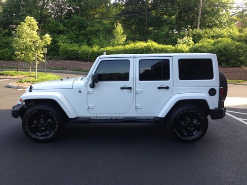 2013 jeep wrangler unlimited sahara sport utility 4-door 3.6l