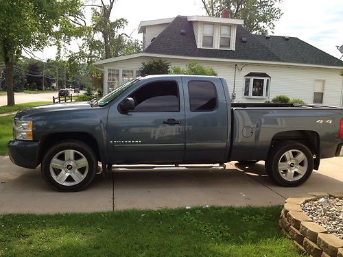 2008 metallic blue chevrolet silverado 1500 extended cab 61000 miles like new!!