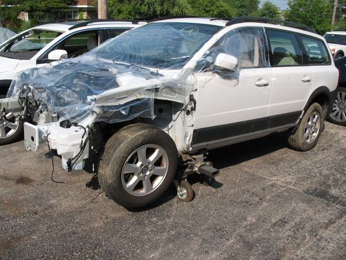 2009  volvo xc70 awd 3.2l  flooded partially parting out