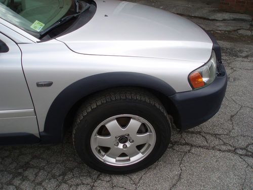 2004 Volvo XC70 Clean No Reserve Price Must See AWD Leather and Heated Seats, image 2