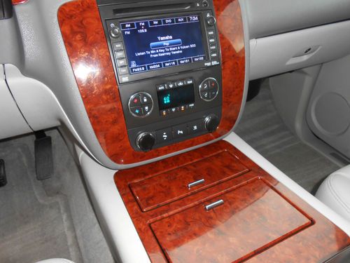 2010 Chevrolet Tahoe LTZ Sport Utility 4-Door 5.3L 4X4 Mint Condition Loaded dvd, image 8