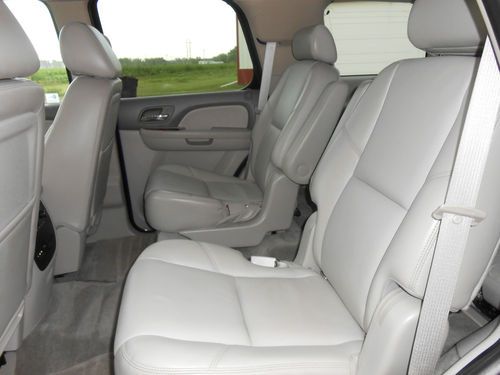 2010 Chevrolet Tahoe LTZ Sport Utility 4-Door 5.3L 4X4 Mint Condition Loaded dvd, image 9