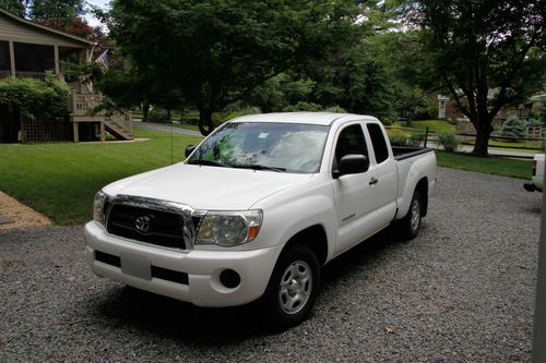 White , extended cab, sr5 package with chrome rear bumper and bed liner