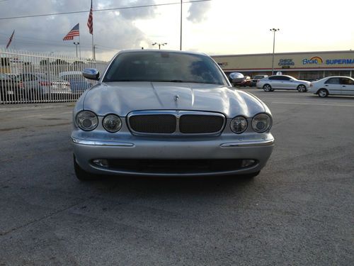 2007 jaguar xj8 base sedan 4-door 4.2l sunroof,  beautiful like new condition